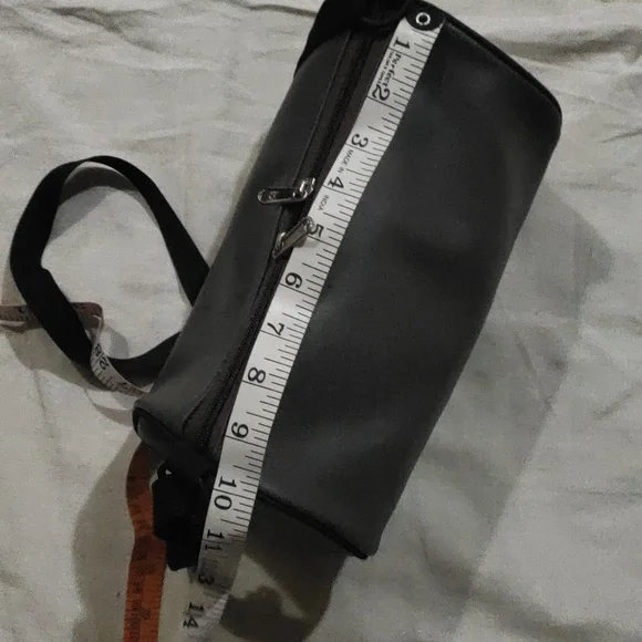 Soft leather cylinder sling bag light weight - Picture 9 of 9